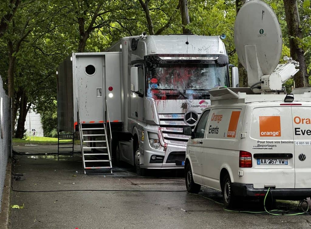 Un móvil de Bein Sports fue atacado en el partido entre el Grenoble Foot y el Lorient.