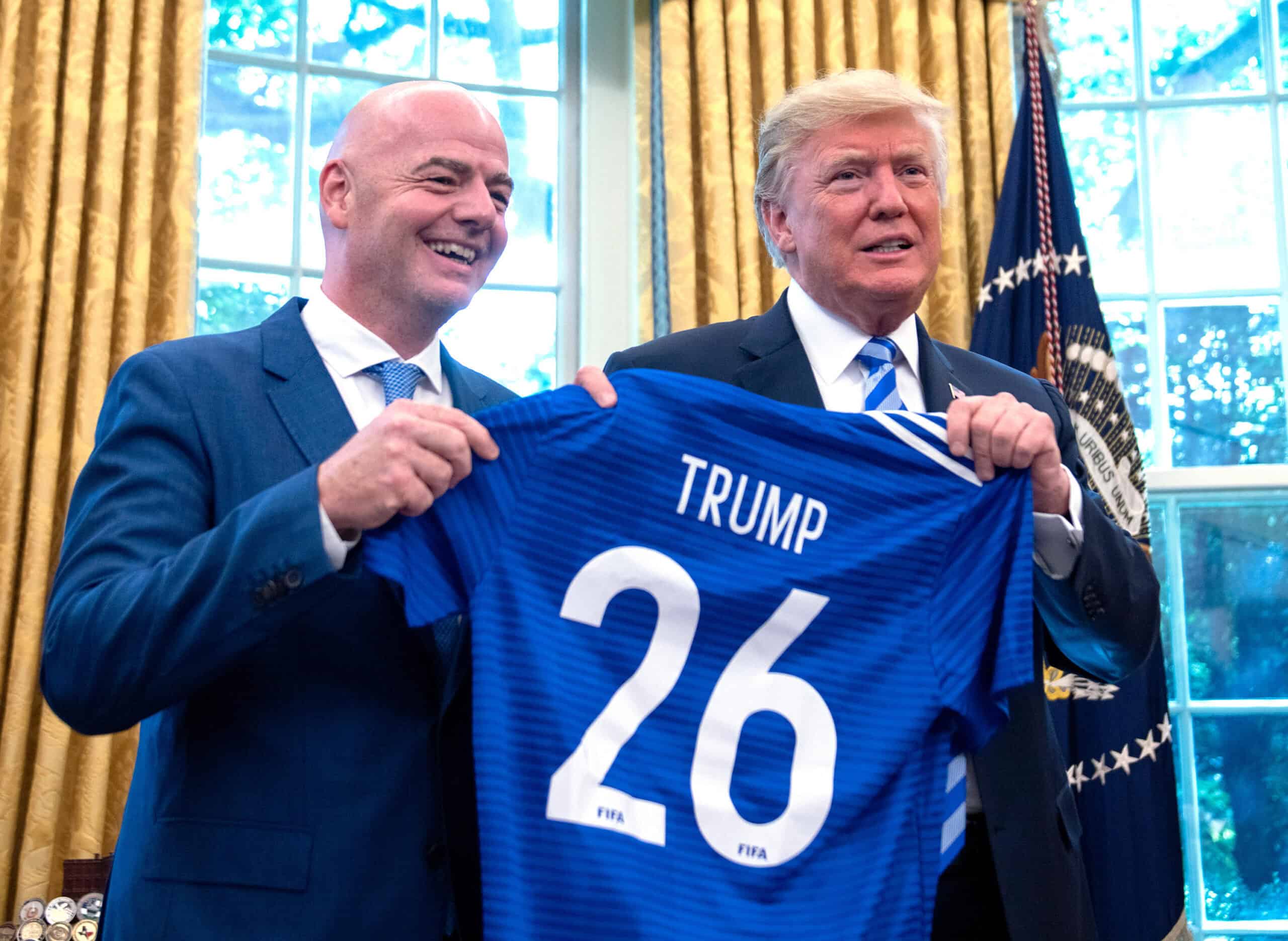 Gianni Infantino en el Salón Oval junto a Donald Trump.